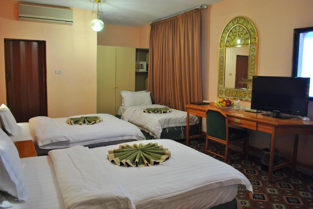 Candles Hotel Wadi Musa Exterior foto